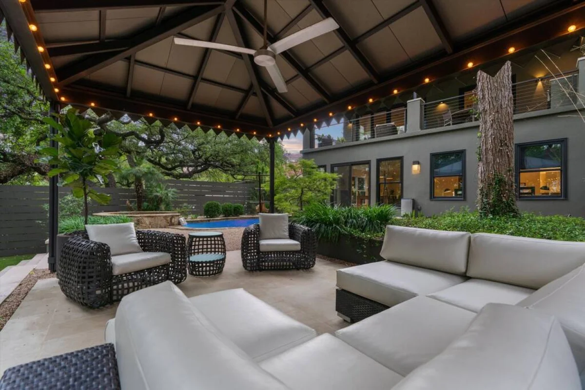 Downtown Oasis : Heated Pool : Spa : Outdoor Living/Dinning : Game Room #97