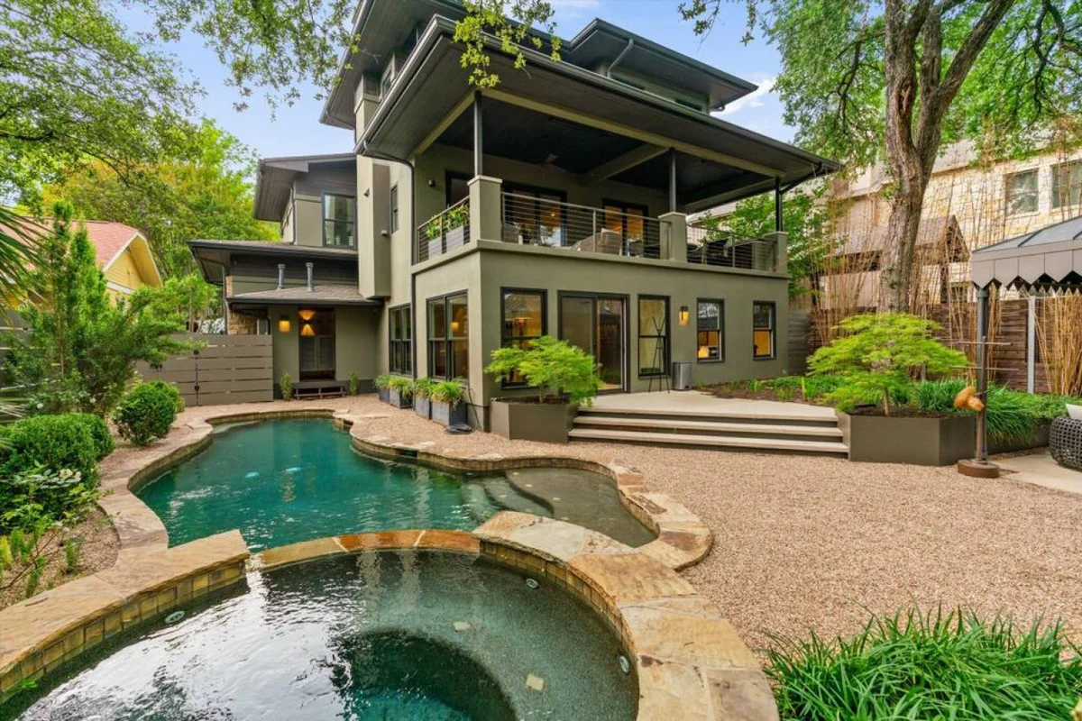 Downtown Oasis : Heated Pool : Spa : Outdoor Living/Dinning : Game Room #67
