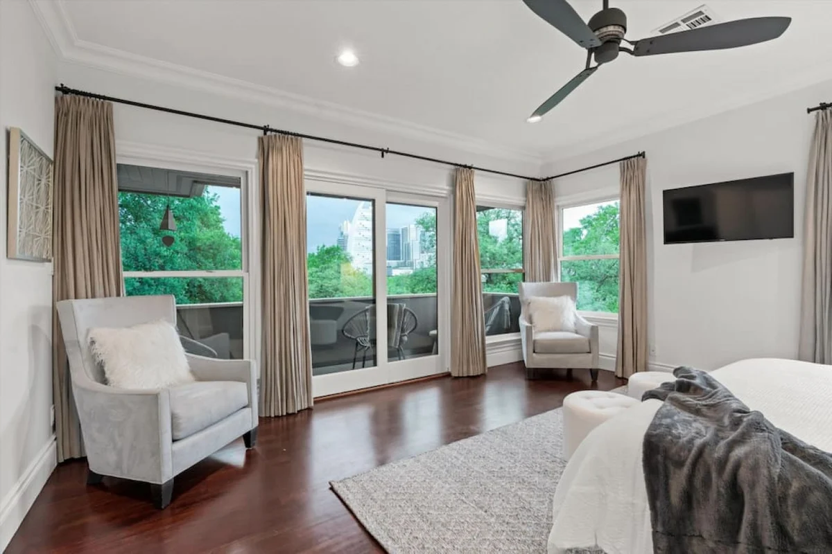 Downtown Oasis : Heated Pool : Spa : Outdoor Living/Dinning : Game Room #85