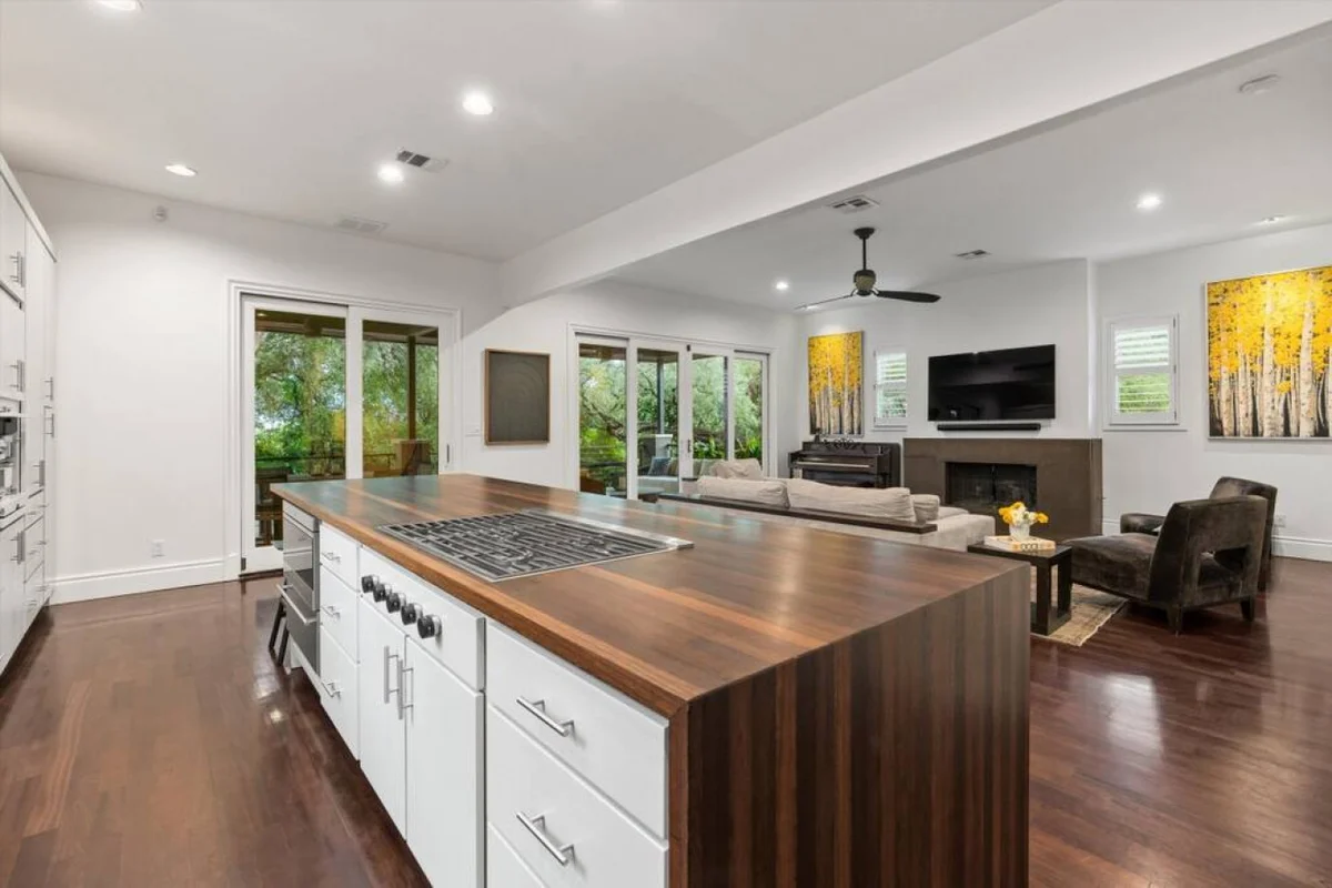 Downtown Oasis : Heated Pool : Spa : Outdoor Living/Dinning : Game Room #69