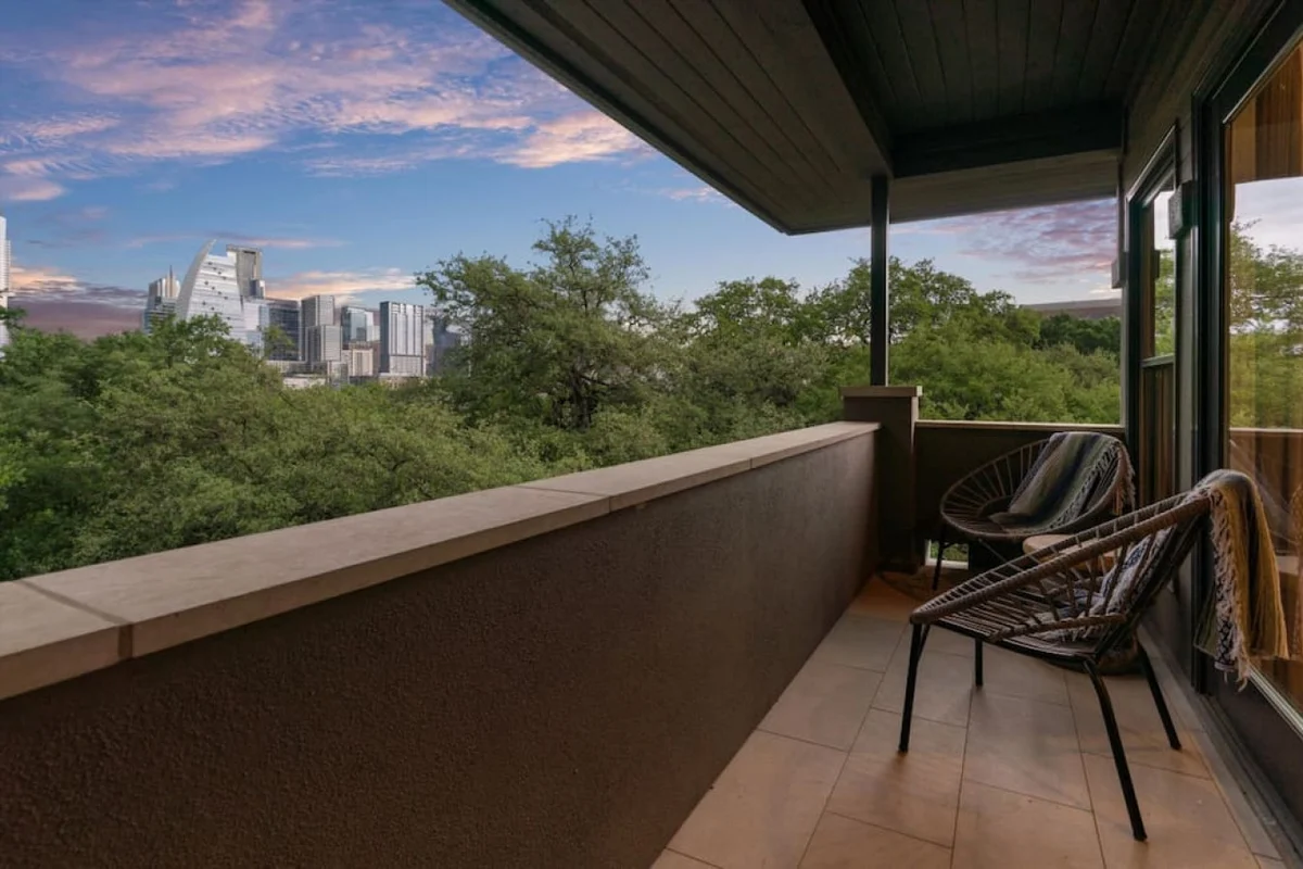 Downtown Oasis : Heated Pool : Spa : Outdoor Living/Dinning : Game Room #66