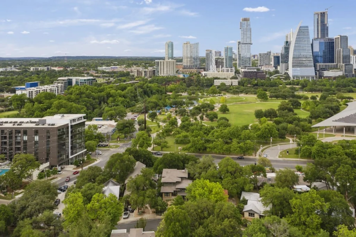 Downtown Oasis : Heated Pool : Spa : Outdoor Living/Dinning : Game Room #65
