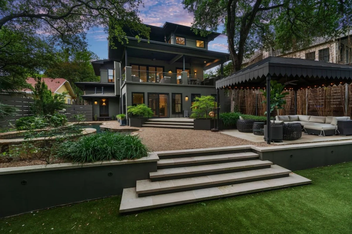 Downtown Oasis : Heated Pool : Spa : Outdoor Living/Dinning : Game Room #71