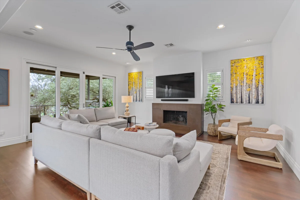 Downtown Oasis : Heated Pool : Spa : Outdoor Living/Dinning : Game Room #98