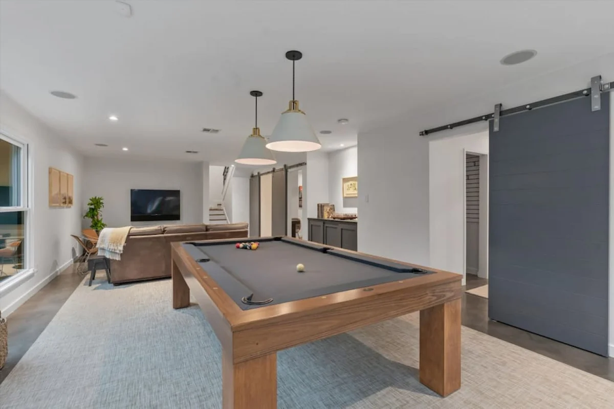 Downtown Oasis : Heated Pool : Spa : Outdoor Living/Dinning : Game Room #135