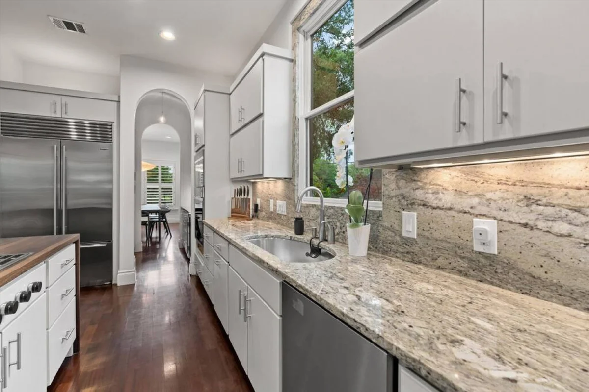 Downtown Oasis : Heated Pool : Spa : Outdoor Living/Dinning : Game Room #77