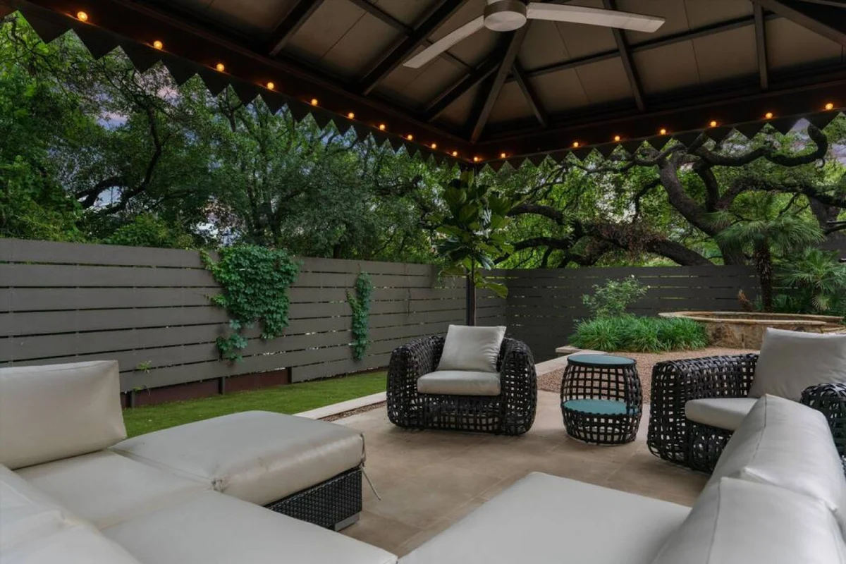 Downtown Oasis : Heated Pool : Spa : Outdoor Living/Dinning : Game Room #82