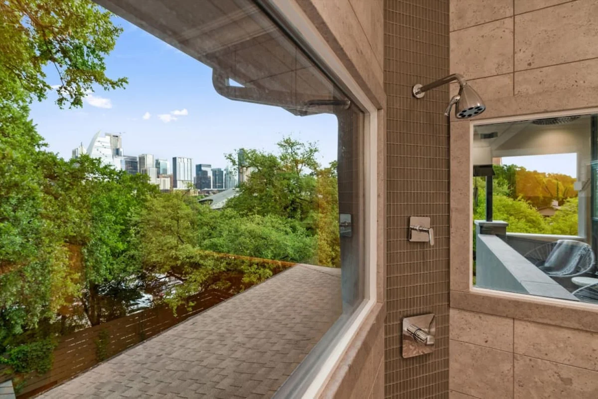 Downtown Oasis : Heated Pool : Spa : Outdoor Living/Dinning : Game Room #115