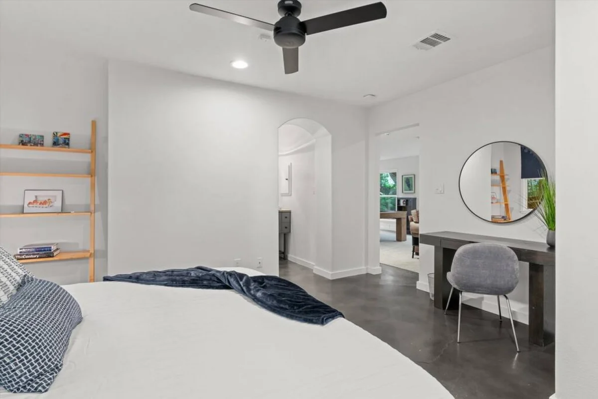 Downtown Oasis : Heated Pool : Spa : Outdoor Living/Dinning : Game Room #113