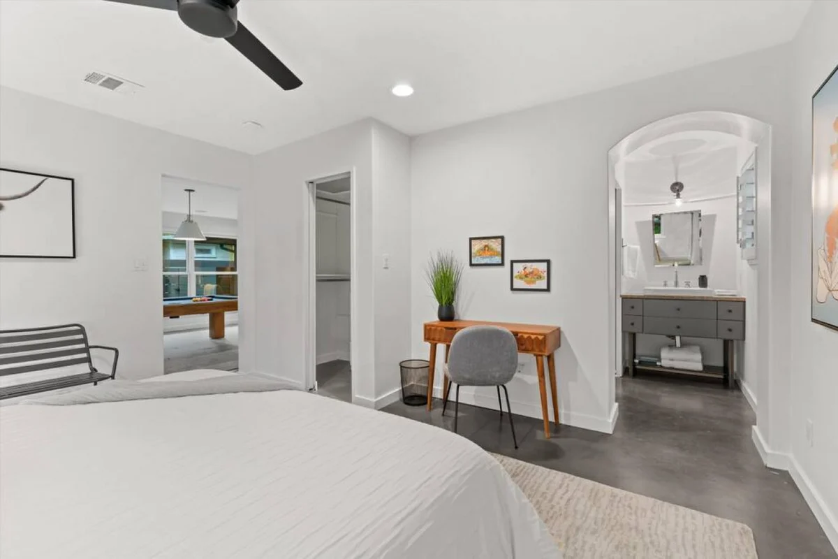 Downtown Oasis : Heated Pool : Spa : Outdoor Living/Dinning : Game Room #104