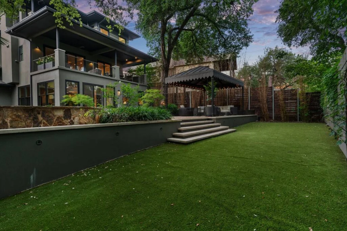 Downtown Oasis : Heated Pool : Spa : Outdoor Living/Dinning : Game Room #108