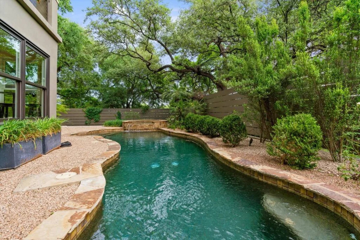 Downtown Oasis : Heated Pool : Spa : Outdoor Living/Dinning : Game Room #111
