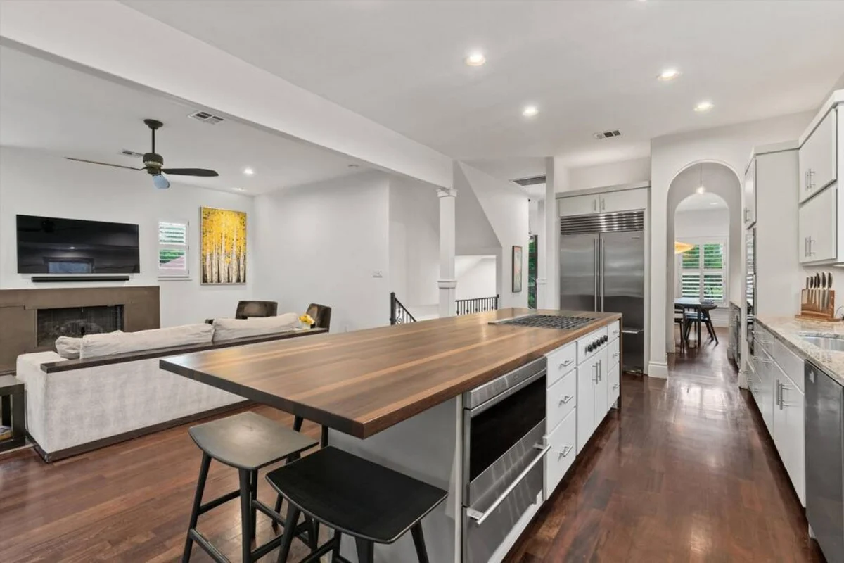 Downtown Oasis : Heated Pool : Spa : Outdoor Living/Dinning : Game Room #131