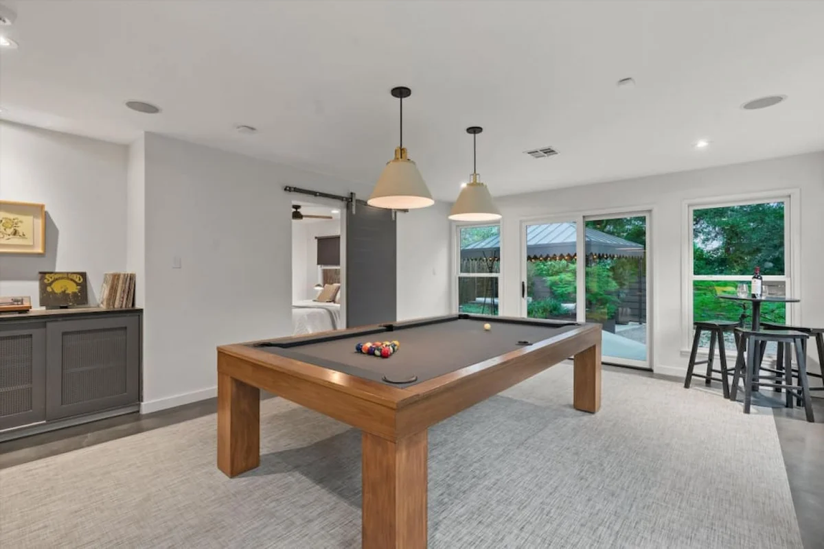 Downtown Oasis : Heated Pool : Spa : Outdoor Living/Dinning : Game Room #122
