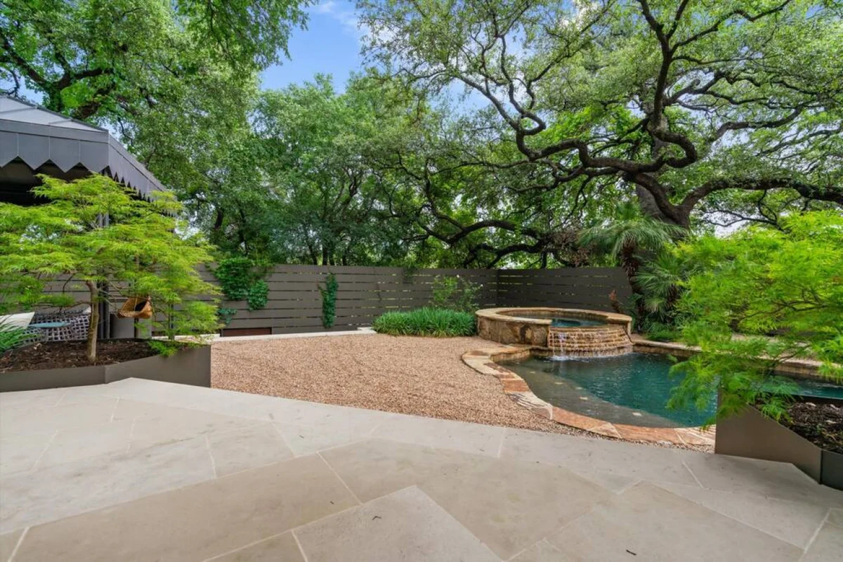 Downtown Oasis : Heated Pool : Spa : Outdoor Living/Dinning : Game Room #119