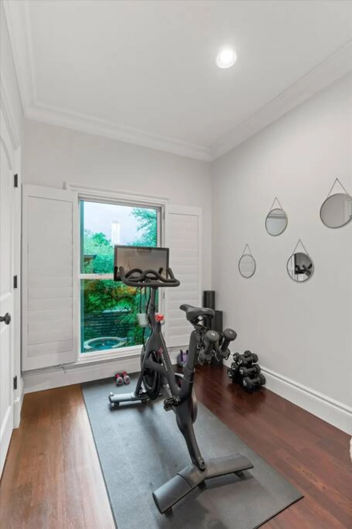 Downtown Oasis : Heated Pool : Spa : Outdoor Living/Dinning : Game Room #78