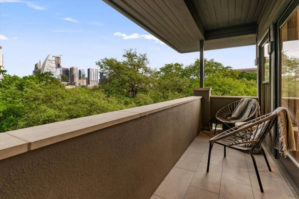 Downtown Oasis : Heated Pool : Spa : Outdoor Living/Dinning : Game Room #124