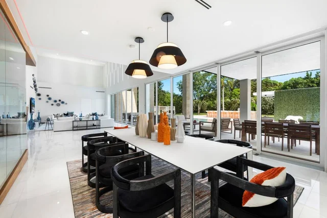 New Modern Estate, Pool / Jacuzzi / GYM / Media Room