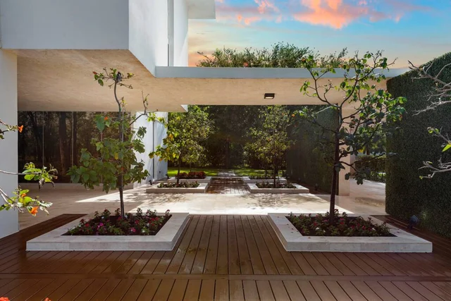 New Modern Estate, Pool / Jacuzzi / GYM / Media Room