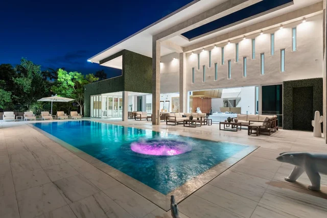 New Modern Estate, Pool / Jacuzzi / GYM / Media Room