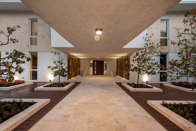 New Modern Estate, Pool / Jacuzzi / GYM / Media Room