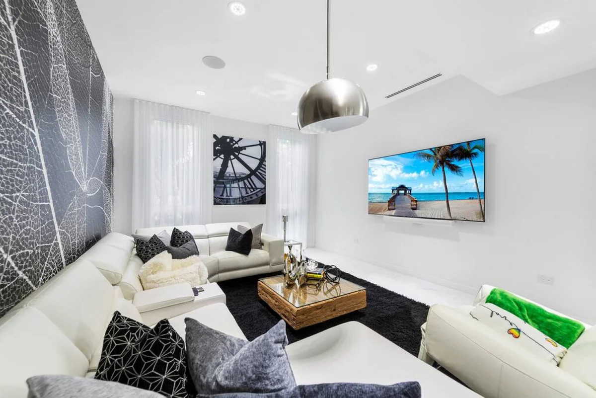 New Modern Estate, Pool / Jacuzzi / GYM / Media Room #120