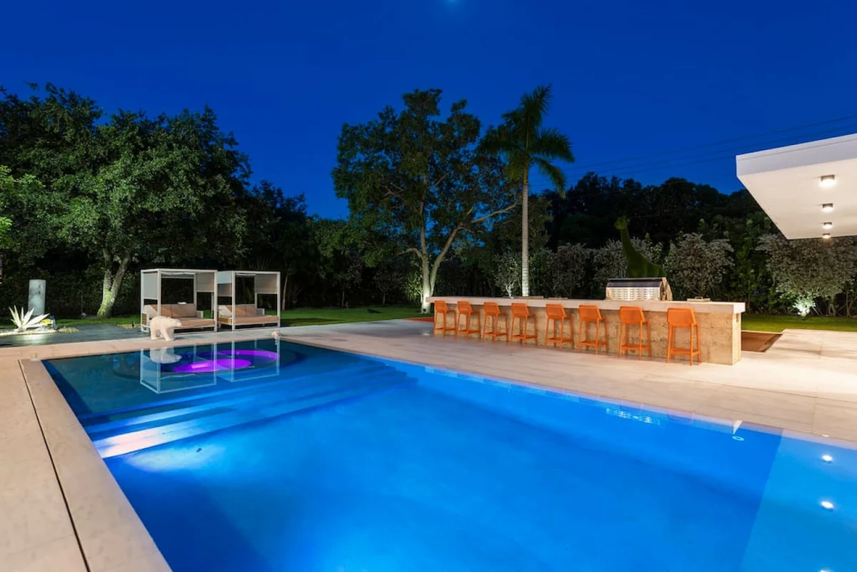 New Modern Estate, Pool / Jacuzzi / GYM / Media Room #126