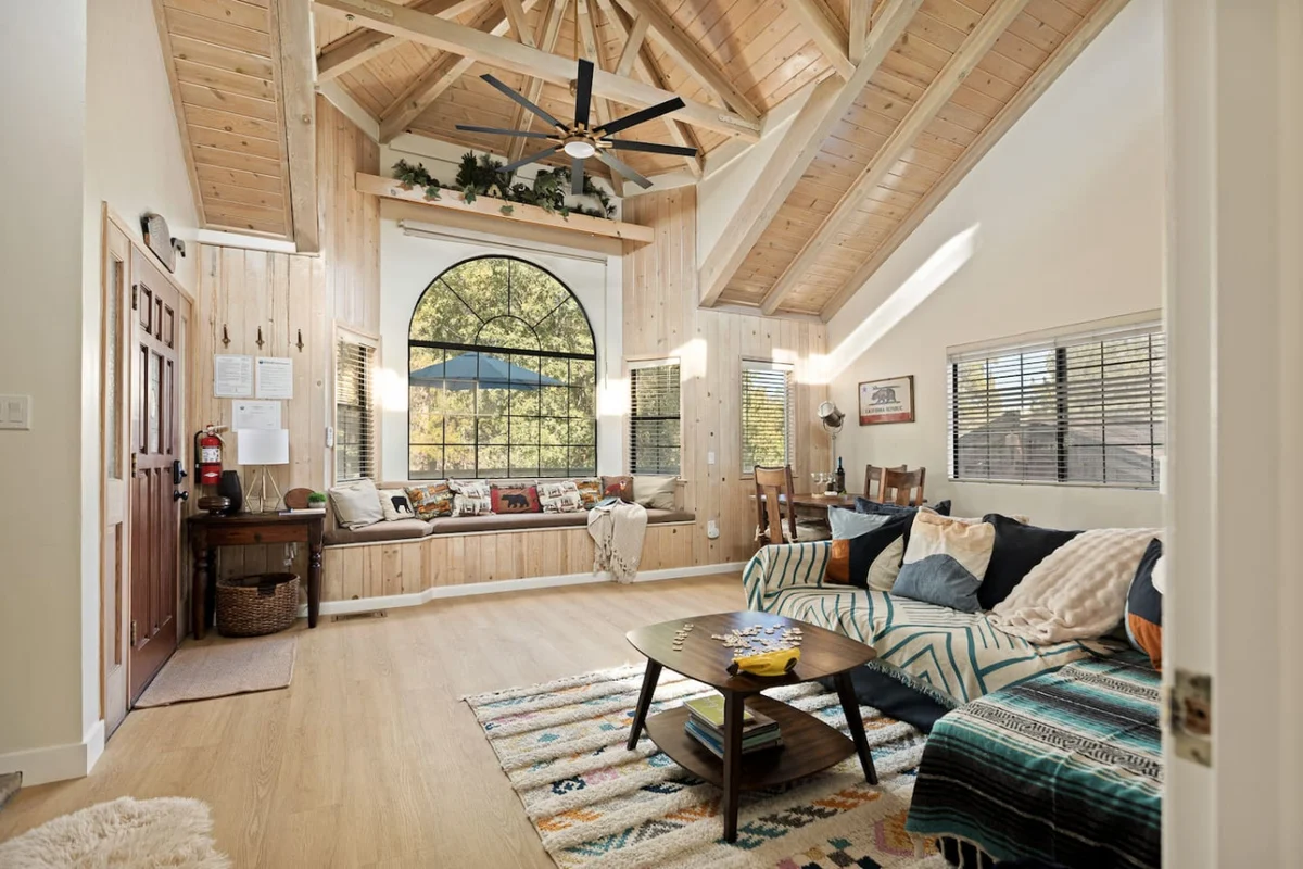 2BR Acorn Cottage w Fireplace, Hot Tub & BBQ #55