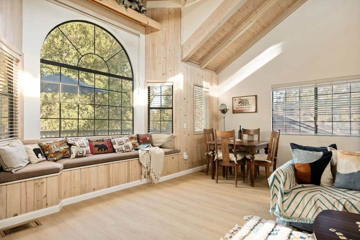2BR Acorn Cottage w Fireplace, Hot Tub & BBQ #77