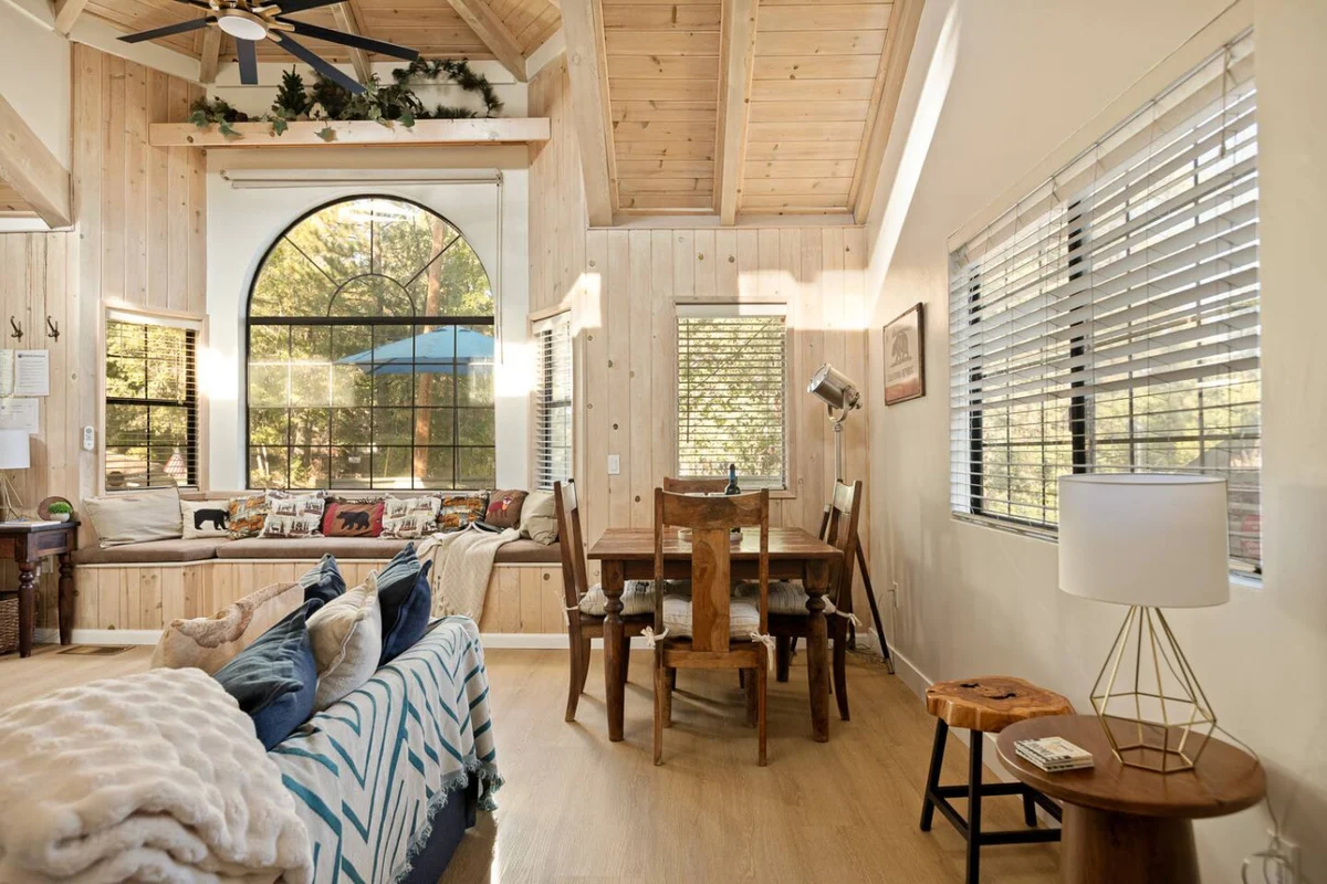 2BR Acorn Cottage w Fireplace, Hot Tub & BBQ #58