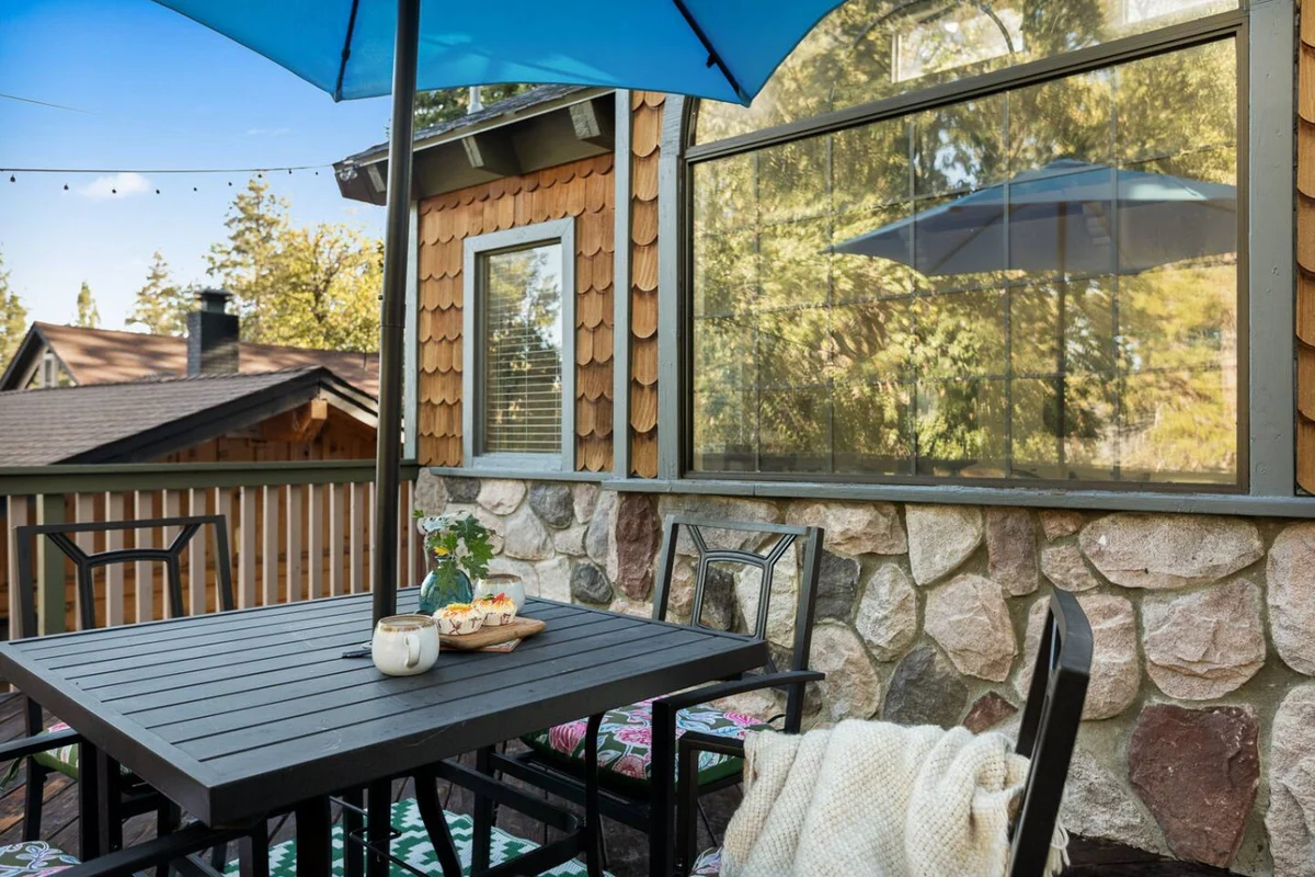 2BR Acorn Cottage w Fireplace, Hot Tub & BBQ #76