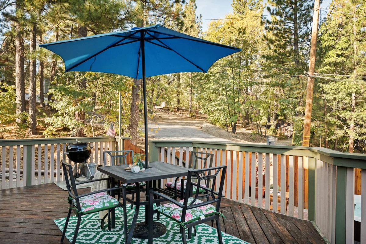 2BR Acorn Cottage w Fireplace, Hot Tub & BBQ #70
