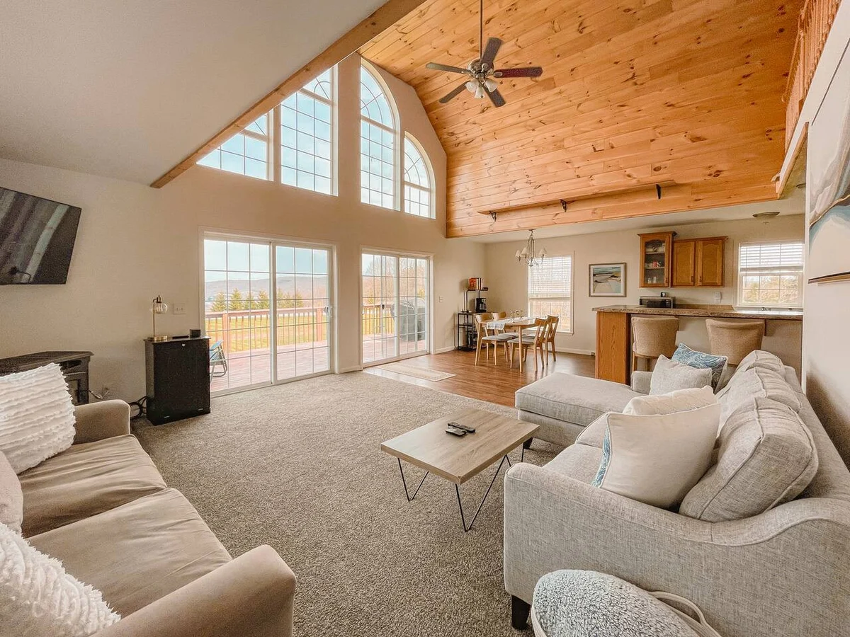 Cozy Catskills • Panoramic Views & Year-Round Fun #101