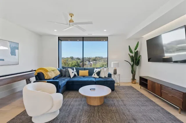 Wander Austin Oakhaven #151