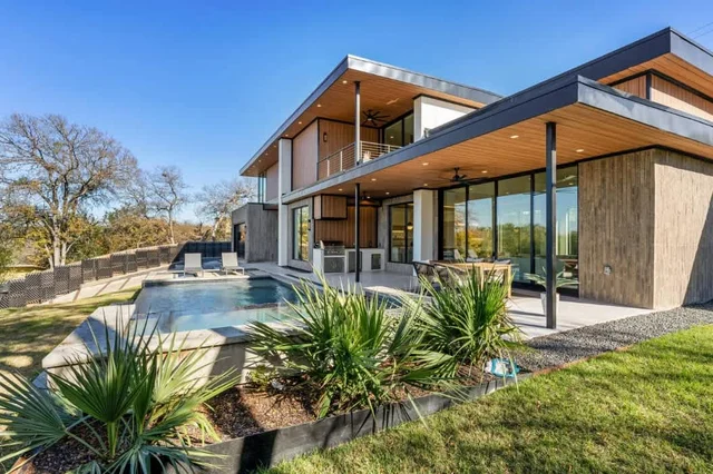 Wander Austin Oakhaven #150