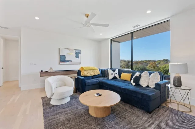 Wander Austin Oakhaven #113