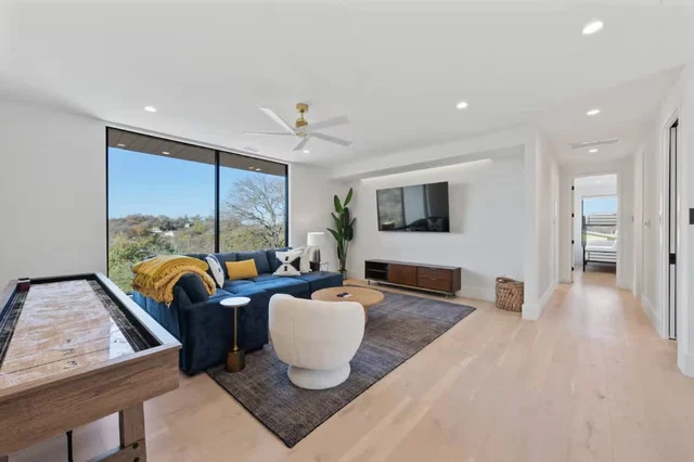 Wander Austin Oakhaven #124