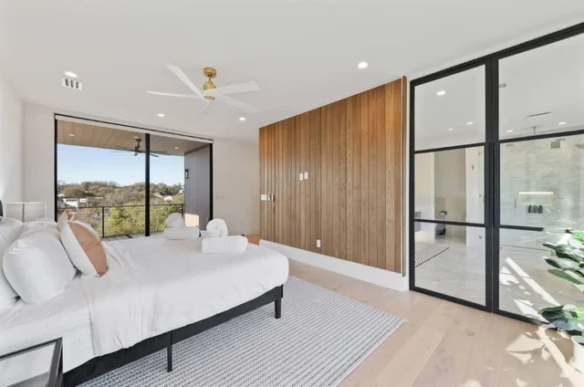 Wander Austin Oakhaven #128