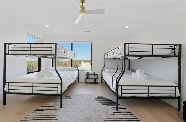 Wander Austin Oakhaven #168