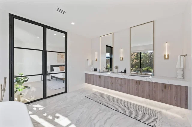 Wander Austin Oakhaven #167