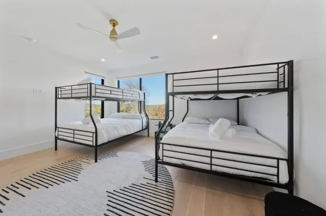 Wander Austin Oakhaven #169