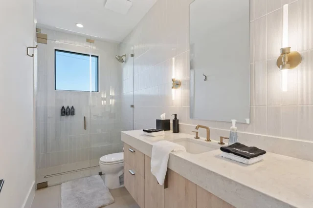 Wander Austin Oakhaven #184