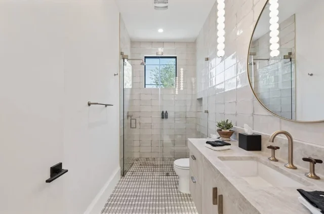 Wander Austin Oakhaven #160