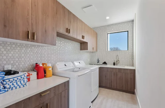 Wander Austin Oakhaven #180