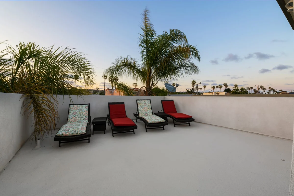 1328 Thomas Ave V2 #9