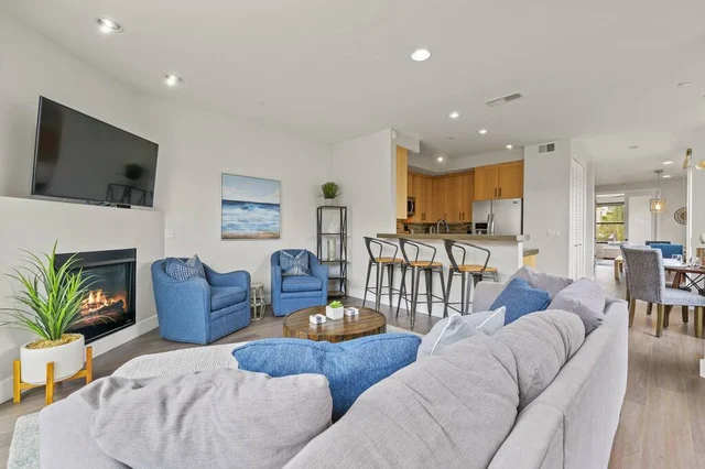 1328 Thomas Ave V2 #37