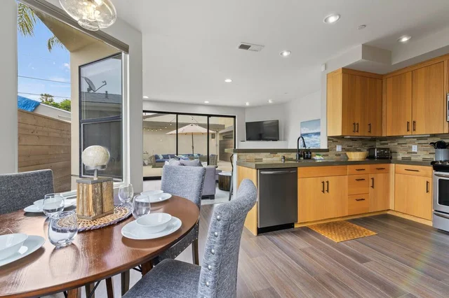 1328 Thomas Ave V2 #25