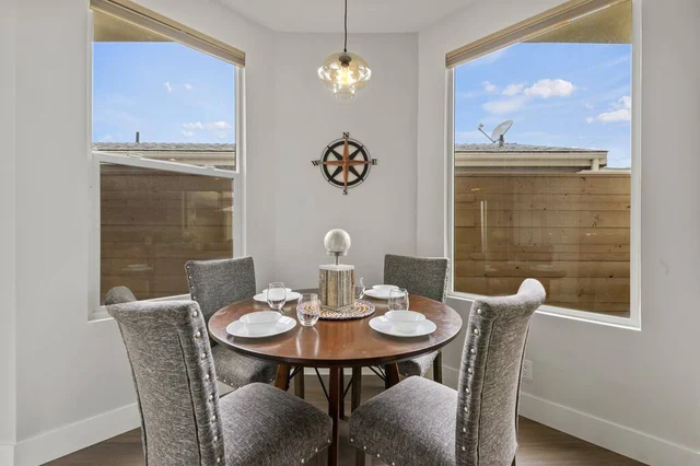 1328 Thomas Ave V2 #19