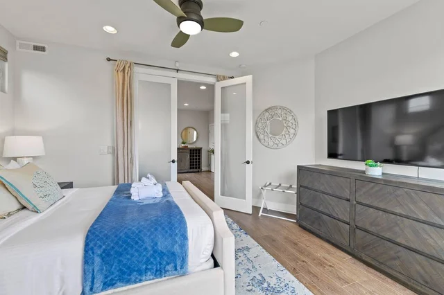 1328 Thomas Ave V2 #32