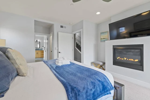 1328 Thomas Ave V2 #26